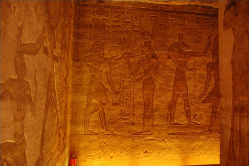 <i><b>Abu Simbel-023</b></i>